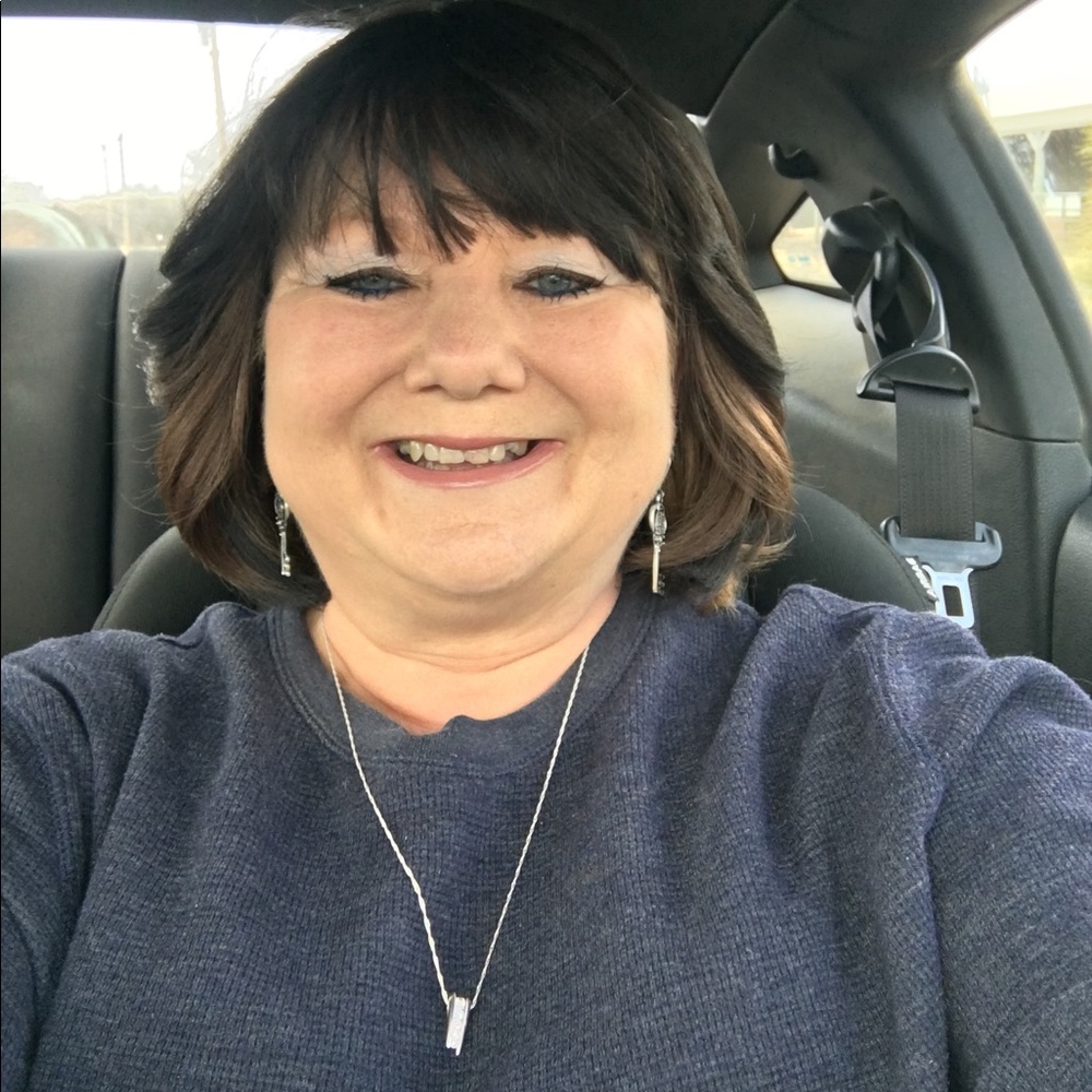 Meet your Posher, Debi